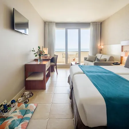 ホテル Ilunion フエンヒロラ