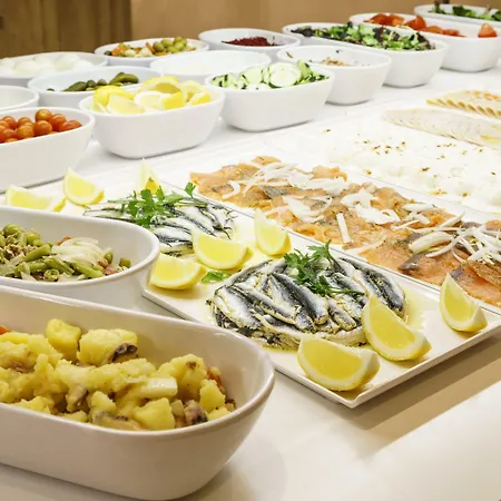 ホテル Ilunion フエンヒロラ