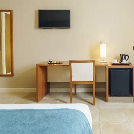 Ilunion فندق فوينخيرولا